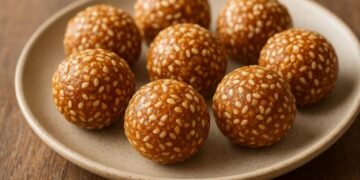हड्डियों से लेकर पाचन तक सबके लिए फायदेमंद, तिल-गुड़ लड्डू इस मौसम में आपकी हेल्थ को बनाए रखते हैं बेहतरीन