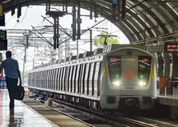 रोहिनी मेट्रो स्टेशन पर 37 वर्षीय व्यक्ति ने ट्रेन के सामने कूदकर दी जान, पुलिस जांच जारी