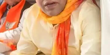 भाजपा प्रचार के बीच निरहुआ ने मांगी नीलम गिरी के लिए वोट, सोशल मीडिया पर छिड़ी बहस