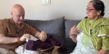 18 दिन बाद अनुपम खेर ने किया दीवाली सरप्राइज शेयर, मां के प्यार और हंसी-मजाक ने जीता फैंस का दिल