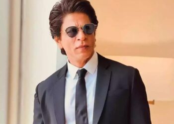 उसने लाठियां उठाईं… जब शाहरुख खान ने ‘करण अर्जुन’ के सेट पर लड़कियों को छेड़ने वाले लड़कों की जमकर की पिटाई