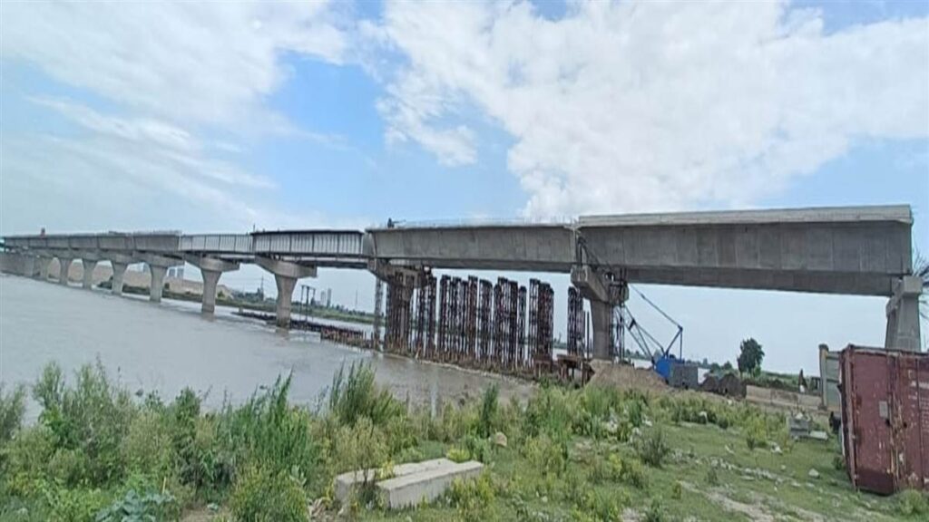 मंझावली ब्रिज