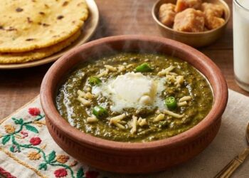 पंजाबी स्टाइल सरसों का साग: मक्के की रोटी के साथ बनाए यह डिश, एक बार खाने के बाद भूल न पाएंगे स्वाद