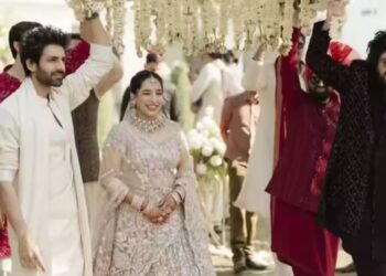 कार्तिक आर्यन संग बहन कृतिका की ब्राइडल एंट्री भावुक रही, दूल्हे ने मुस्कुराकर स्वागत किया और पूरा माहौल बेहद प्यारा बन गया