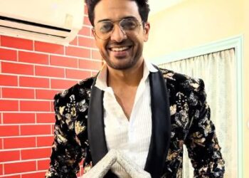 गौरव खन्ना की मां ने खोला दिल— पहले शो के खिलाफ थी, अब बेटे की जीत पर गर्व है, बोलीं “लोगों ने बहुत बातें बनाई थीं