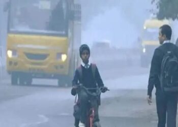 School Closed: उत्तर प्रदेश में बढ़ती ठंड,शीतलहर और घने कोहरे के चलते कई जिलों में स्कूल बंद, मौसम ने बढ़ाई परेशानी