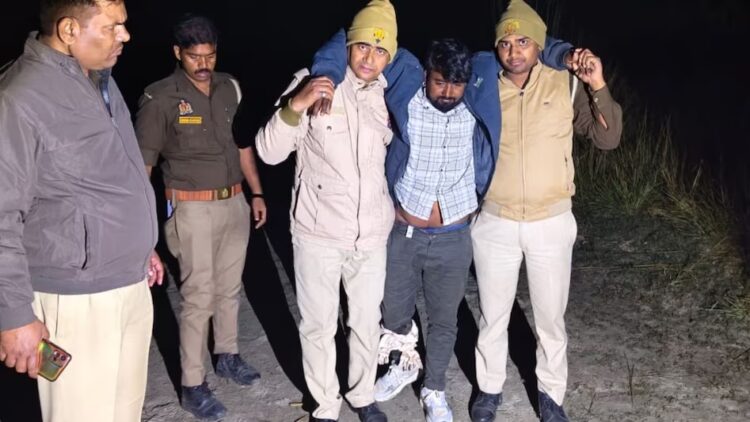 बलिया : फरार गौ-तस्कर एनकाउंटर में घायल मुठभेड़ में गोली खाकर गिरा, पुलिस ने किया काबू