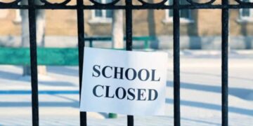 Schools Closed: नोएडा–ग्रेटर नोएडा में स्कूलों के लिए नया आदेश खतरनाक हवा के कारण ऑनलाइन होंगी सभी कक्षाएं