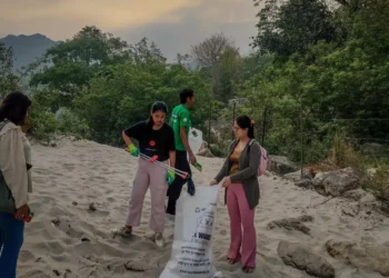 हिमालय की यात्रा में रूसी महिला का कूड़ा साफ करने का अनूठा प्रयास जाने पूरी डिटेल