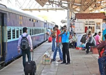 Train Fare : भारतीय रेलवे ने ट्रेन किराया बढ़ाया, आज से लंबी दूरी की रेल यात्रा होगी महंगी, जानिए पूरा असर