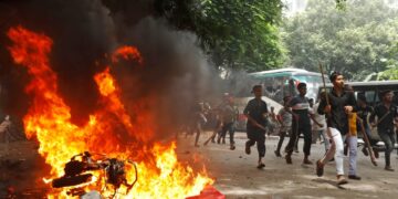 बांग्लादेश हिंसा: ईशनिंदा के आरोप में हिंदू युवक दीपू चंद्र दास की पीट-पीटकर हत्या, शव जला दिया गया