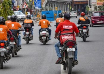 गिग वर्कर्स हड़ताल से घबराए Swiggy-Zomato: पीक आवर्स में इंसेंटिव बढ़ाकर ₹120-150/ऑर्डर, न्यू ईयर पर ₹10,000 तक कमाई का लालच