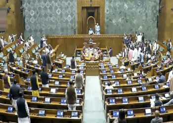 मनरेगा की जगह नया रोजगार बिल लोकसभा से पास, विपक्ष ने पेज फाड़कर हंगामा मचाया