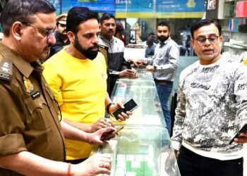 kanpur mobile shop major theft case