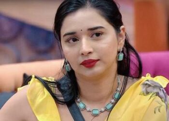 घर लौटते ही छलक पड़े तान्या मित्तल के आंसू, बिग बॉस 19 के बाद पिता से भावुक मुलाकात, ढोल-नगाड़ों के साथ परिवार ने किया शानदार स्वागत