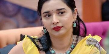 घर लौटते ही छलक पड़े तान्या मित्तल के आंसू, बिग बॉस 19 के बाद पिता से भावुक मुलाकात, ढोल-नगाड़ों के साथ परिवार ने किया शानदार स्वागत