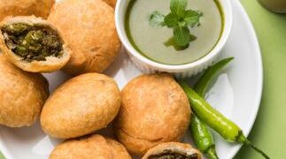 सर्दियों में गरमागरम मटर कचौड़ी का आनंद लें, घर पर ही मार्केट जैसी कुरकुरी और मसालेदार डिश तैयार करें