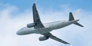 इंडिगो अव्यवस्था के बीच एयरलाइंस की मनमानी किराया वसूली पर लगाम