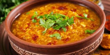 ढाबा-स्टाइल तड़का दाल की आसान रेसिपी, उंगलियां चाटने जैसा स्वाद पाने के लिए बस सही तड़के और मसालों की जरूरत