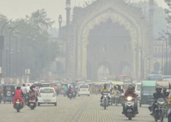 ठंड + प्रदूषण की मार, दोहरी चुनौती से कैसे निकलें सरकार?