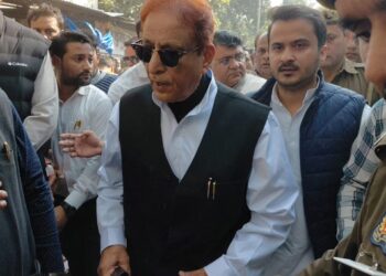 जेल में ड्रामा: आजम खां और अब्दुल्ला ने परिवार से मिलने से किया इनकार, प्रशासन की चुप्पी ने बढ़ाया रहस्य”