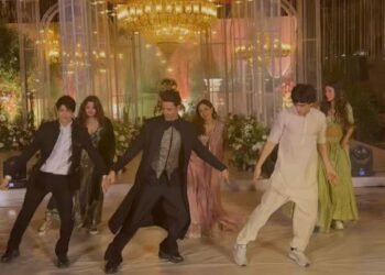 कजिन की शादी में ऋतिक रोशन ने बेटे संग किया धमाकेदार डांस, सोशल मीडिया पर मची धूम, देखें वीडियो!