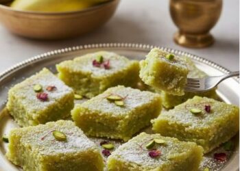 बाजार की मिठाइयों को भूल जाएंगे आप, एक बार बना ली लौकी की बर्फी, स्वाद और सेहत का मिलेगा डबल फायदा