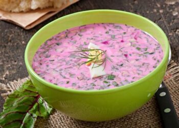 हेल्दी और स्वादिष्ट चुकंदर‑दही तड़का सलाद, जो शरीर को डिटॉक्स करने, त्वचा में निखार लाने और पेट के स्वास्थ्य को बेहतर बनाने में मदद करता है