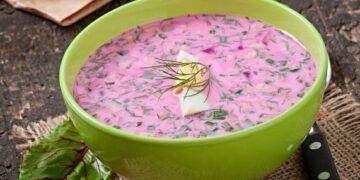 हेल्दी और स्वादिष्ट चुकंदर‑दही तड़का सलाद, जो शरीर को डिटॉक्स करने, त्वचा में निखार लाने और पेट के स्वास्थ्य को बेहतर बनाने में मदद करता है