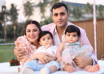 टीवी स्टार श्रद्धा आर्या ने बच्चों की पहली झलक दिखाई, फैंस ने कहा दोनों बच्चे बेहद क्यूट और माता-पिता से मिलते-जुलते