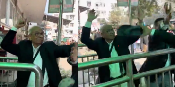 पूर्व CJI गवई पर जूता फेंकने वाले वकील की कड़कड़डूमा कोर्ट में पिटाई, वायरल हुआ वीडियो