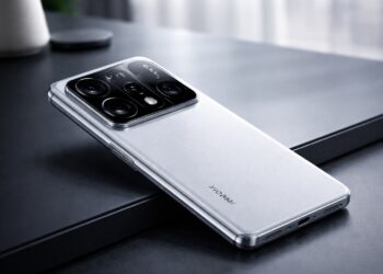 Xiaomi 17 Ultra in silver finish