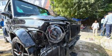 तेज़ रफ्तार Mercedes कार ने ली एक युवक की जान , परिवार का इकलौता कमाऊ चला गया