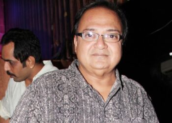 सारा अर्जुन के साथ राकेश बेदी का वायरल वीडियो, चूमने पर विवाद, अभिनेता ने कहा – “यह केवल पिता‑बेटी जैसा स्नेह था