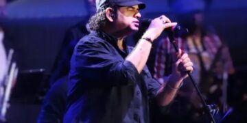 एम्स‑भोपाल कॉन्सर्ट में मोहित चौहान गाते‑गाते स्टेज से गिर पड़े, फैंस हुए हैरान, वीडियो वायरल