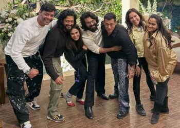 सलमान खान का 60वां जन्मदिन बना खास, दोस्तों के लिए खुद बने शेफ, रितेश देशमुख को परोसी भेलपुरी, राम चरण संग मस्ती