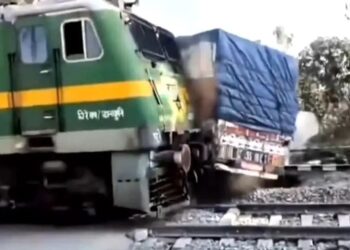 Train Accident: जसीडीह-मधुपुर फाटक पार करते समय हुआ बड़ा ट्रेन हादसा ,सोशल मीडिया पर वीडियो वायरल