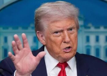 Gold Silver Price: रिकॉर्ड ऊंचाई के बाद अचानक लुढ़के दाम,क्या ट्रंप के बयान और वैश्विक संकेत बने बड़ी वजह