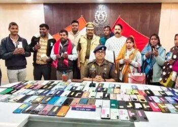 UP police recovered lost mobile phones
