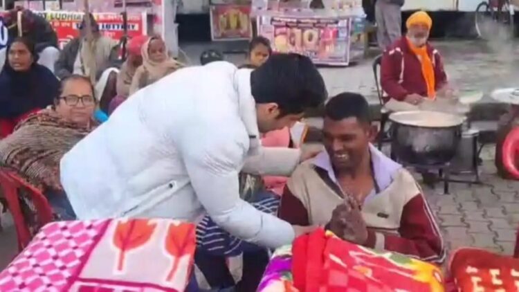 beggar raju distributes blankets winter