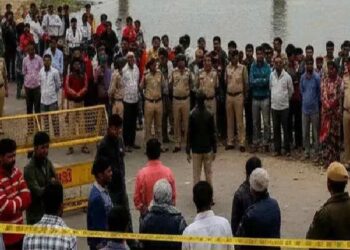 Ayodhya Suicide Case: अयोध्या में बैंक मैनेजर ने क्यों की आत्महत्या, पत्नी को लोकेशन भेज सरयू नदी में लगादी छलांग पुलिस जांच में जुटी