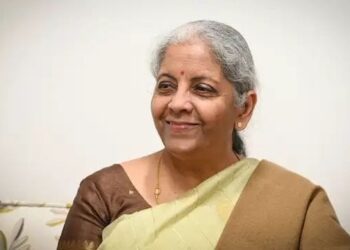 New Tax Regime: इनकम टैक्स सिस्टम को सरल बनाने की ओर सरकार के बढ़े कदम, क्या मिडिल क्लास को मिल सकता है कोई बड़ा फायदा