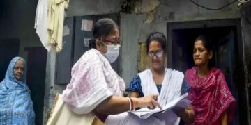 W B Voter List Scam: पश्चिम बंगाल में वोटर लिस्ट फर्जीवाड़े पर चुनाव आयोग सख्त, चार अधिकारियों और एक कर्मचारी पर F I R