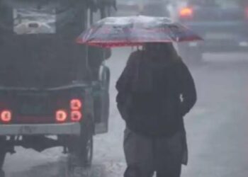 Delhi NCR का बदला मौसम, बारिश और तेज हवाओं से बढ़ी ठंड , प्रदूषण से राहत की उम्मीद