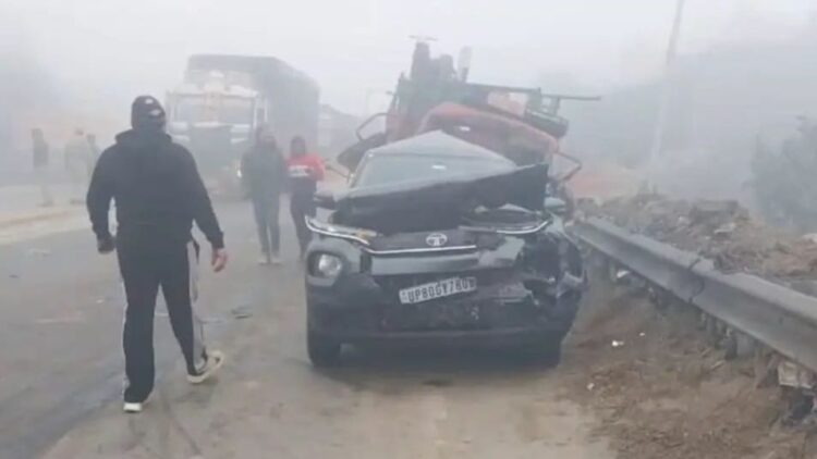Dense fog road accident in Agra UP