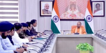 U P News: योगी सरकार का बड़ा एक्शन, अफसरों-कर्मचारियों में मचा हड़कंप, 44,994 कर्मचारियों का वेतन क्यों अटका