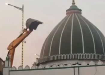 Deoria Mazar Bulldozer