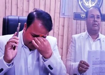 अयोध्या के जीएसटी डिप्टी कमिश्नर ने क्यों दिया इस्तीफा क्या है योगी कनेक्शन, राजनीतिक हलकों में बहस तेज