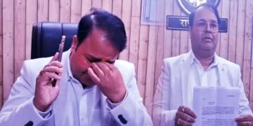 अयोध्या के जीएसटी डिप्टी कमिश्नर ने क्यों दिया इस्तीफा क्या है योगी कनेक्शन, राजनीतिक हलकों में बहस तेज