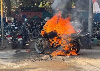 Bike fire in Mathura parking